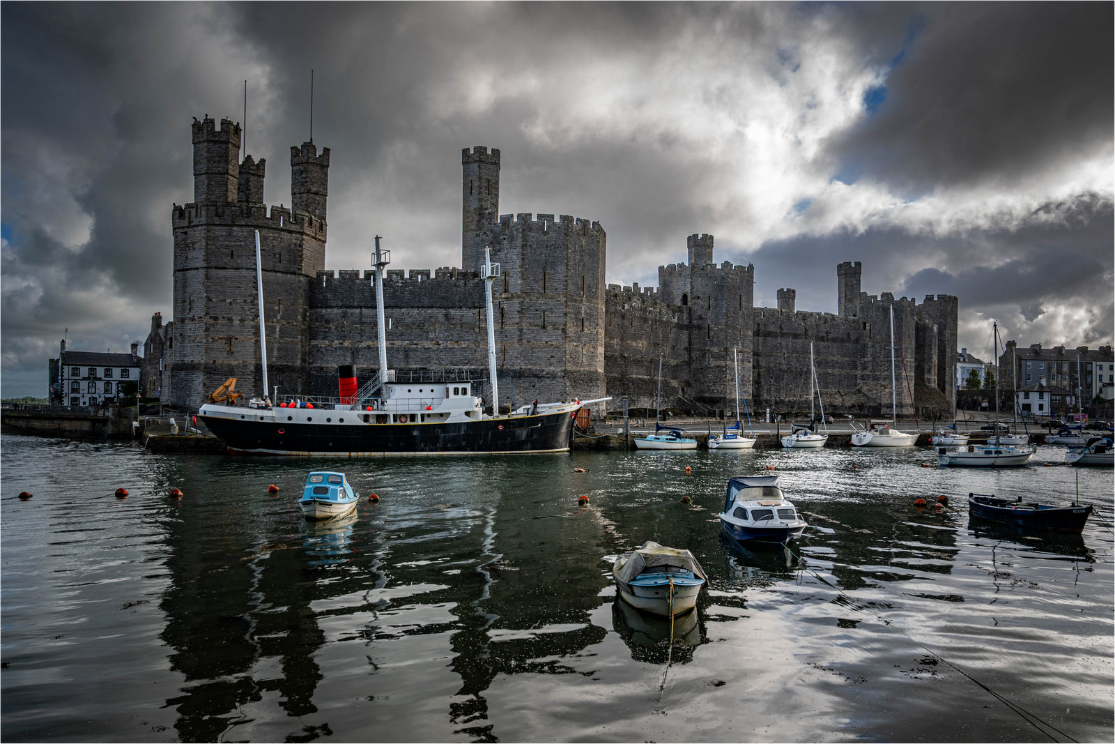 Caernarfon Castle and Harbour (copyright Nigel Goode LRPS EFIAP) Caernarfon Castle and Harbour (copyright Nigel Goode LRPS EFIAP)