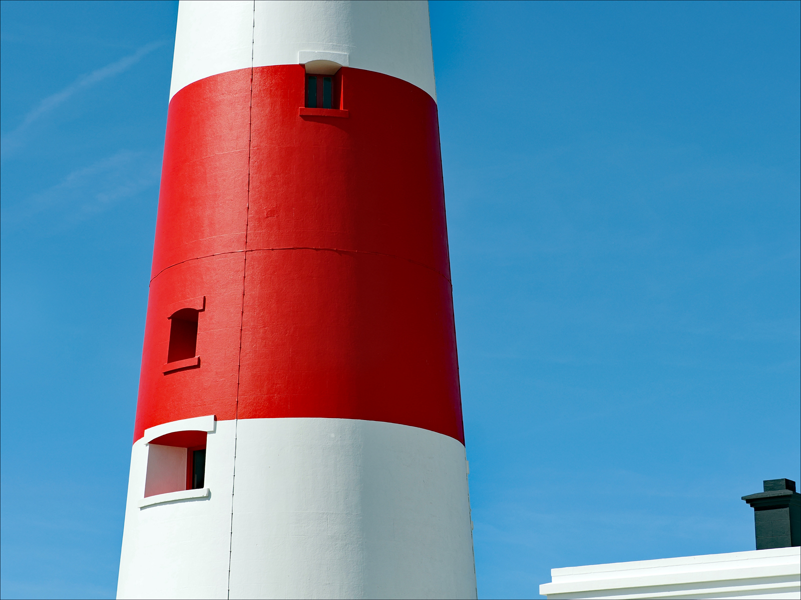 A close-up view of the structure of Portland lighthouse (© Sue Anslow) Lighthouse Windows